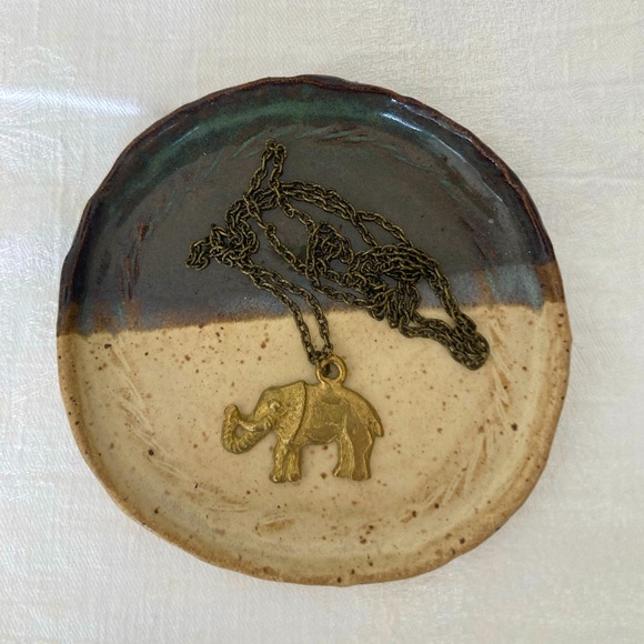 Beautiful Elephant Necklace on Long Chain - Picture 1 of 4